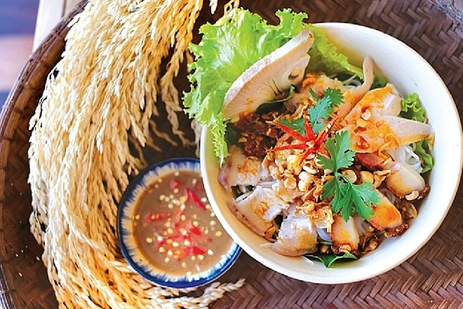 Данангская рисовая вермишель с рыбной пастой
