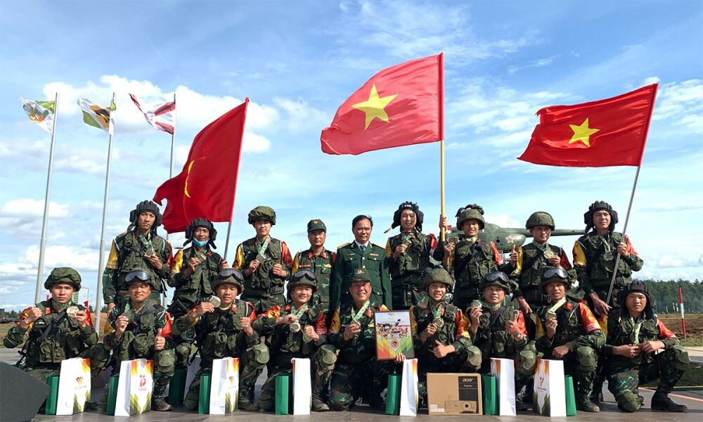 Đội tuyển công binh Quân đội Nhân dân Việt Nam trên bục nhận huy chương đồng, ngày 30/8. (Nguồn: QĐND)