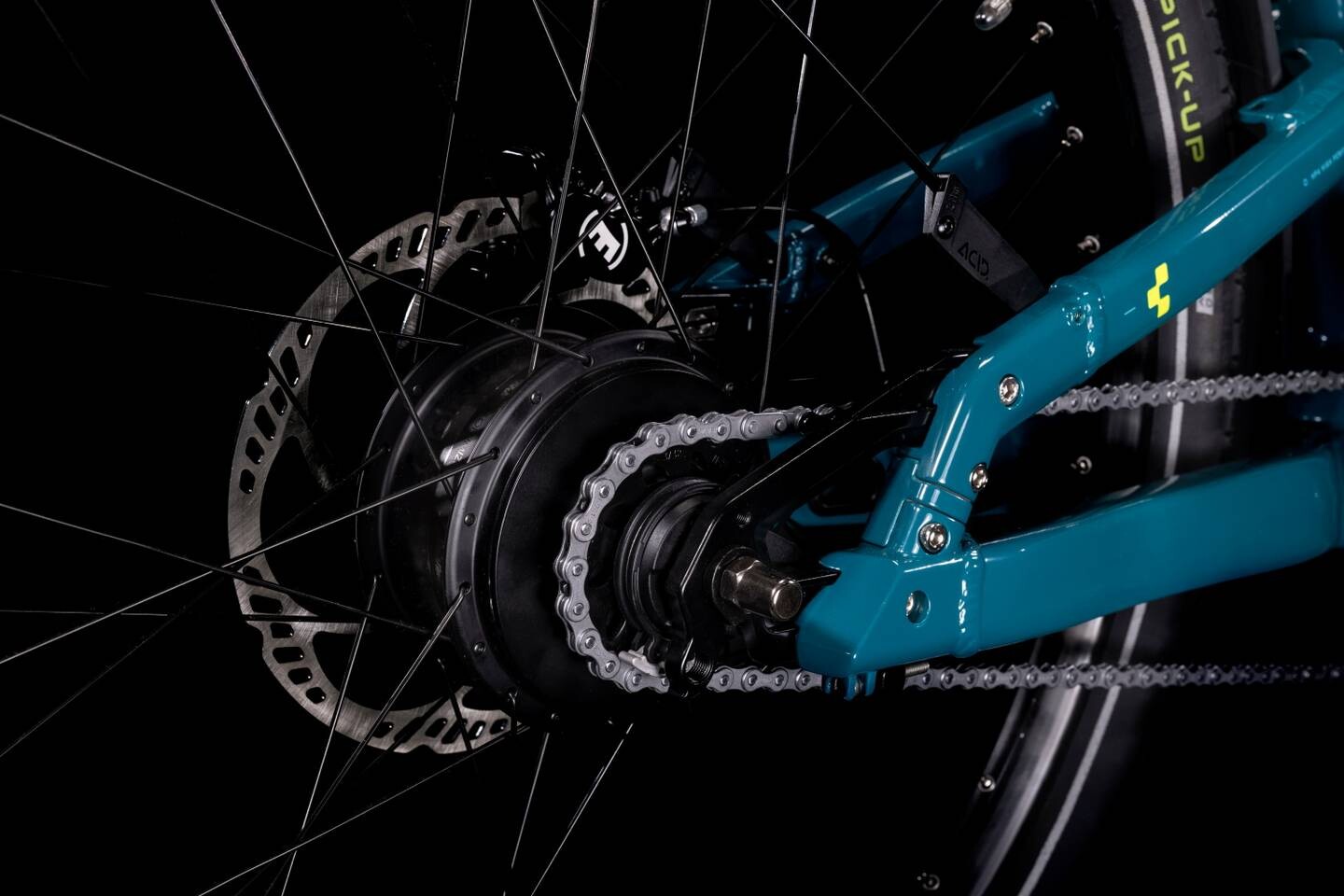 2022 Cube Cargo Hybrid 500 Electric Bike in Blue gears